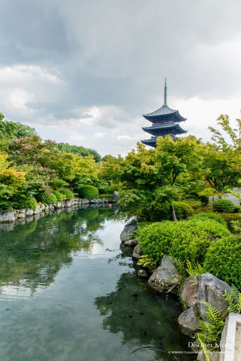 Reflections in the pond of Tō-ji.