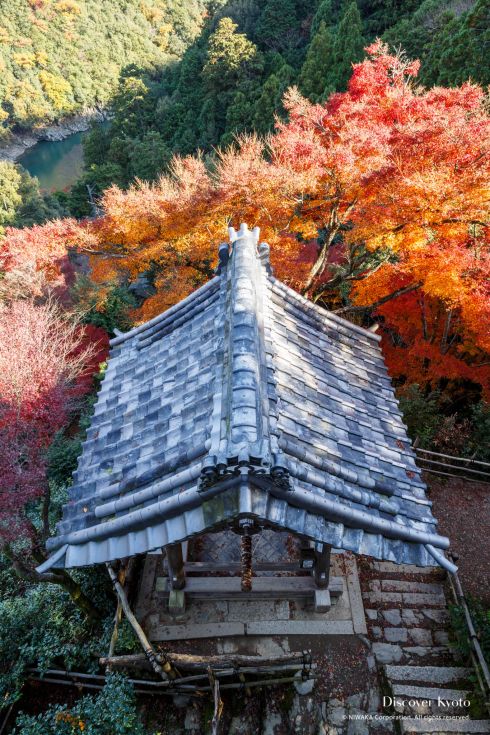 Temple bell at Senkō-ji in autumn.