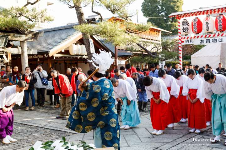 A morning speech and blessing at Tōka Ebisu at Kyoto Ebisu Shrine.