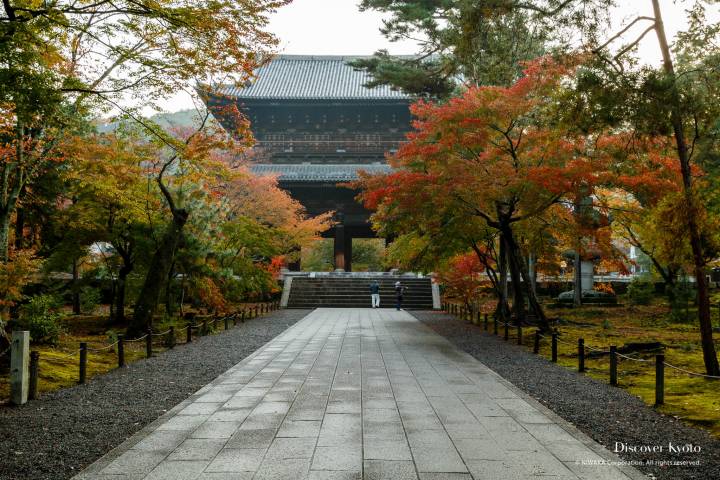 Sanmon Gate at Nanzen-ji in autumn.