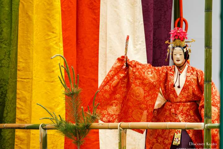 Tatsuta is performed at Takigi Nō at Heian Shrine.