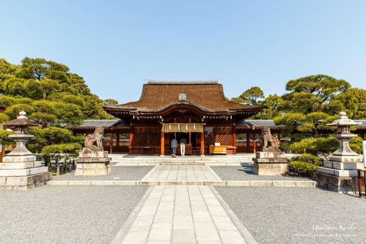 The main hall at Jōnangū shrine.