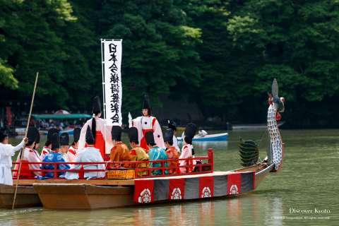 The boats begin their journey during Mifune Matsuri at Kurumazaki Jinja.