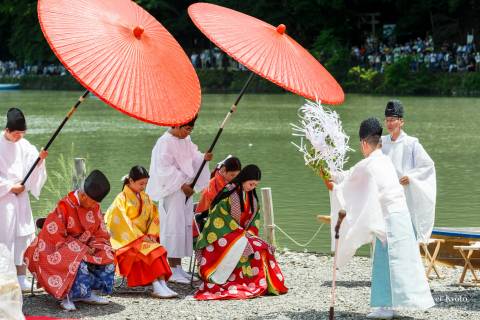 A priest purifies participants during Mifune Matsuri at Kurumazaki Jinja.