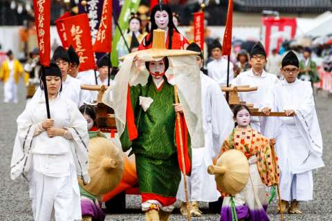 Tokiwa Gozen, mother of Minamoto no Yoshitsune, appears in the Jidai Matsuri at Heian Shrine.