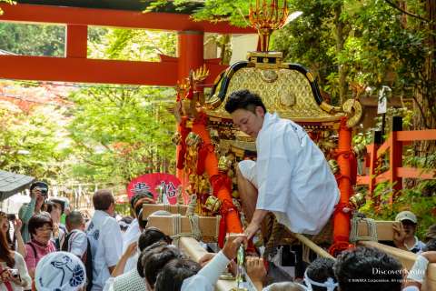 The omikoshi is carried along during Kifune Matsuri at Kifune Shrine.