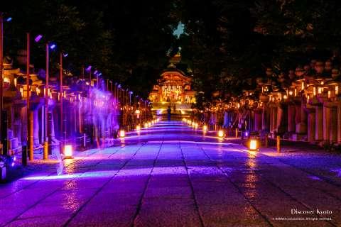 Light-up at Iwashimizu Hachimangū.