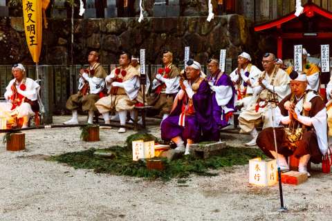 Yamabushi chant the sutra at Hiwatari Matsuri at Tanukidanisan Fudō-in.