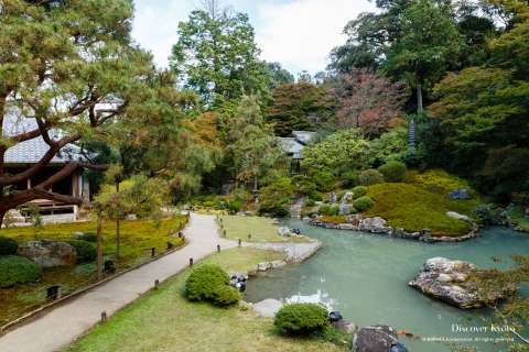 The main garden and Ryūjin no Ike pond at Shōren-in temple.