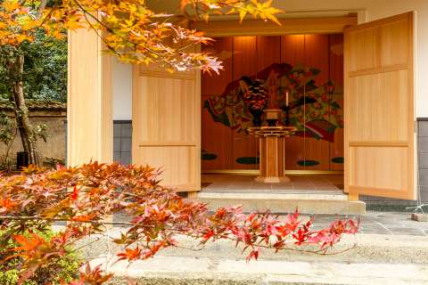 Scripture house depicting Ono no Komachi at Zuishin-in.