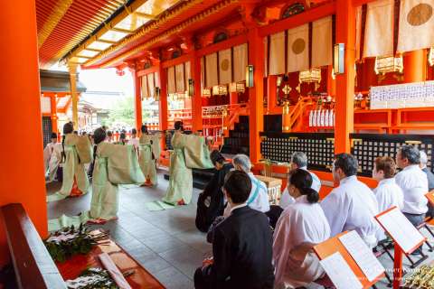 An offering is made to the gods at Taue-sai at Fushimi Inari Taisha.