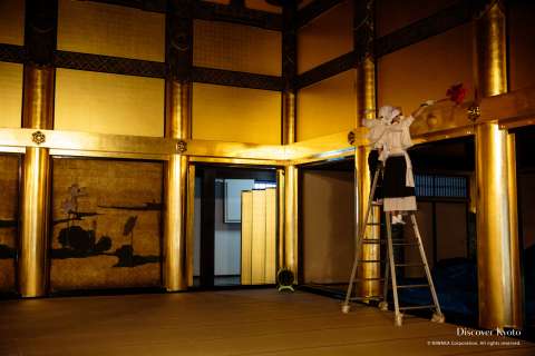 A monk at work during the 2013 Osusuharai at Nishi Hongan-ji.