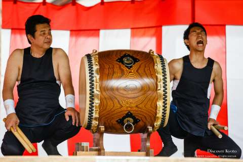 Taiko drummers at Ajisai Matsuri at Fujinomori Shrine.