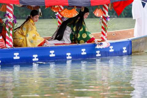 Heian nobility at Mifune Matsuri at Kurumazaki Jinja.