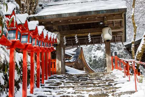 Snow on the lantern staircase at Kifune Shrine.