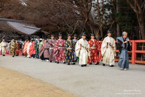 Participants arrive for Musha Jinji at Kamigamo Shrine.