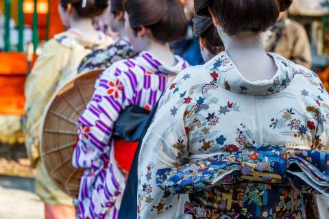 Women featured in the story of the 47 Rōnin are represented in the Yamashina Gishi Matsuri at Bishamon-dō.