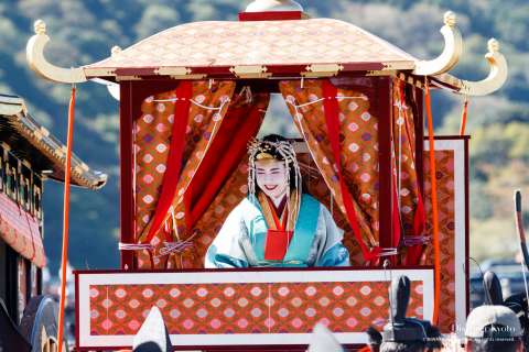 The Saigū carried in a palanquin during the Saigū Gyōretsu at Nonomiya Shrine.