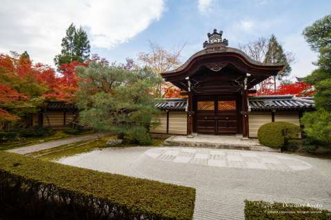 The Karamon Gate at Eikan-dō temple in autumn.