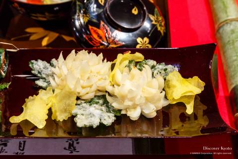 Kyo-ryori exhibition yurine lily bulb tempura chrysanthemum flowers