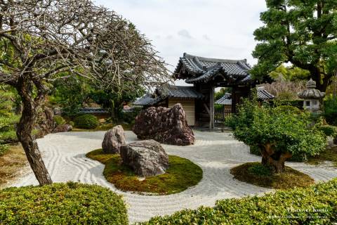 Shobo-ji front stone garden