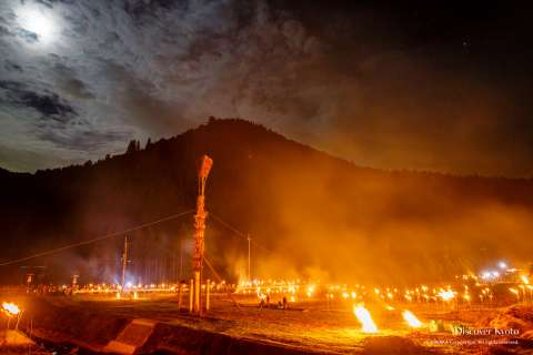 The burning glow of the fires at the Hirogawa Matsu-age.