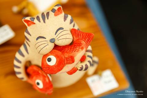 Kiyomizuyaki no Sato Matsuri ceramics cat figurine
