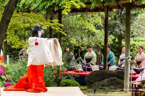 A Shirabyōshi performs during Kyokusui no Utage at Jōnangū Shrine.