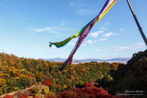 Pennant above Arashiyama and mountains at Senkō-ji temple in autumn.