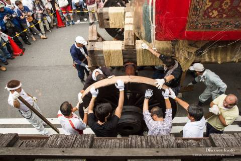 Putting the wheels on the Hōkaboko float during the Gion Matsuri.