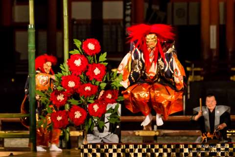 Lions dance at Takigi Nō at Heian Shrine.