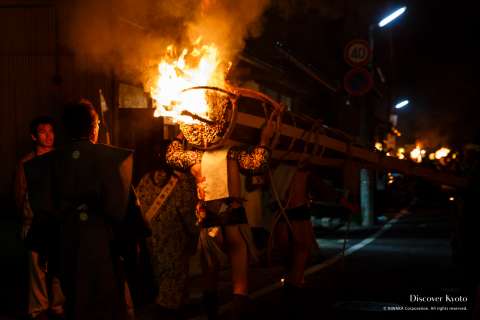 Taimatsu (torches) used in the Kurama no Hi Matsuri at Yuki Shrine weigh around 80kg.